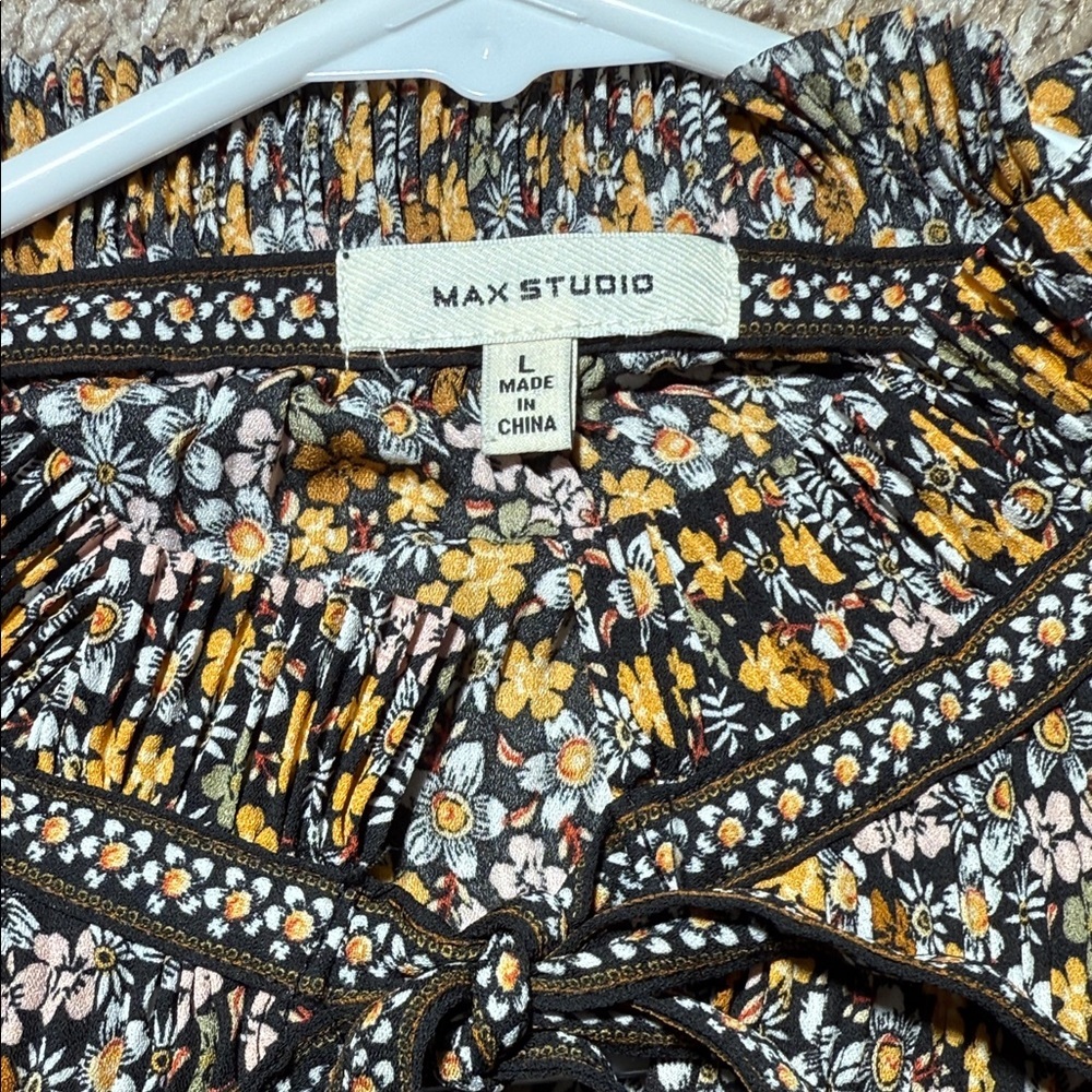 Pleated Floral Blouse Max Studio - Picture 6 of 7